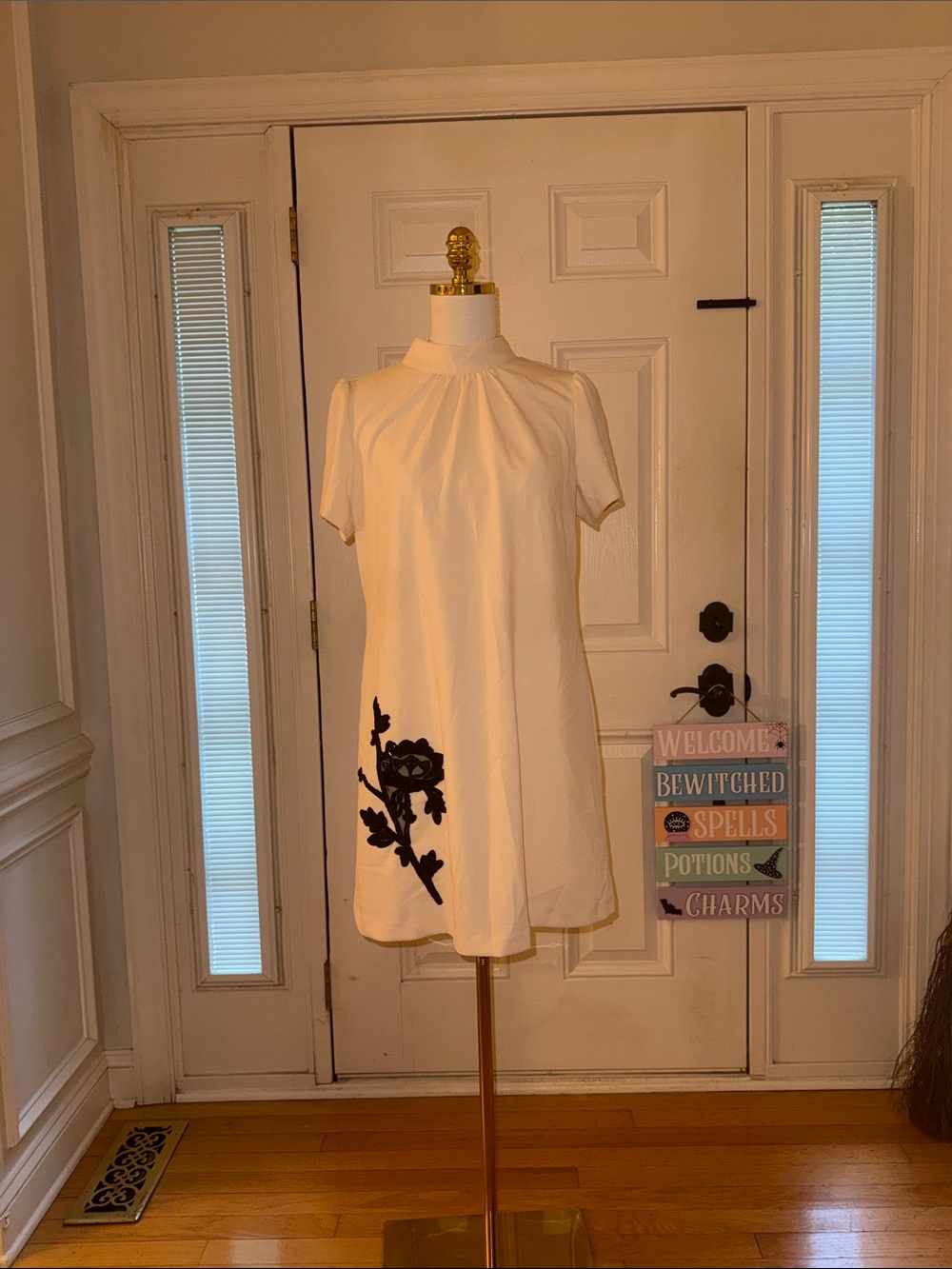 Women's Top Identification